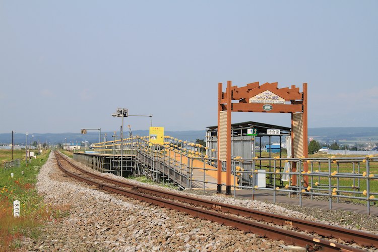 ラベンダー畑駅