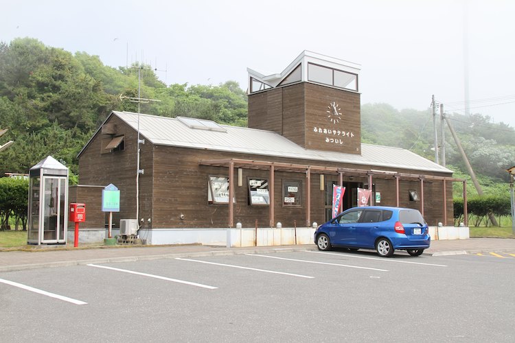 日高三石駅